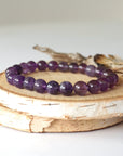 Side view of amethyst beaded stretch bracelet, natural 8mm amethyst beads