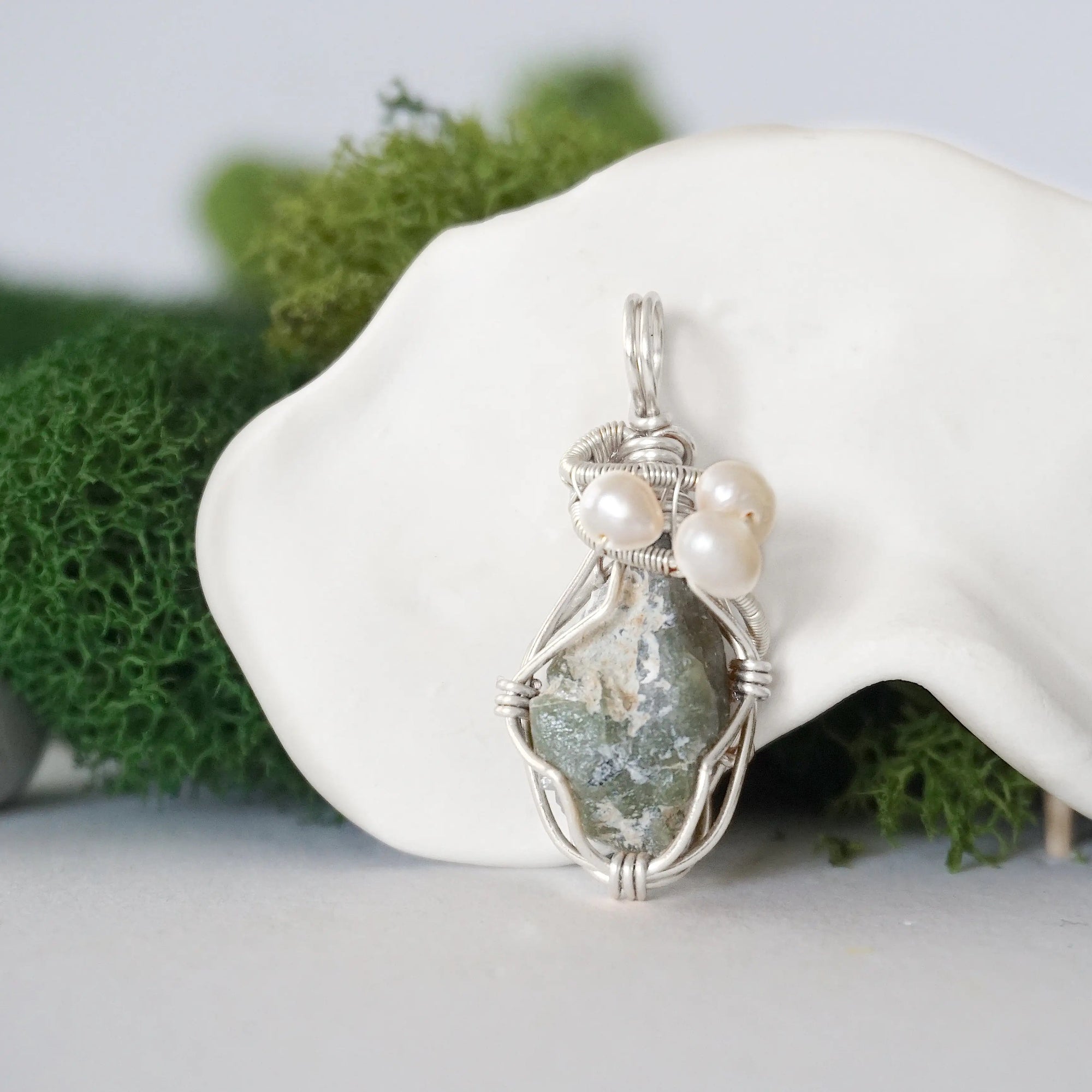 Detailed front view of silver wire wrapped peridot and freshwater pearl pendant, unique artisan necklace