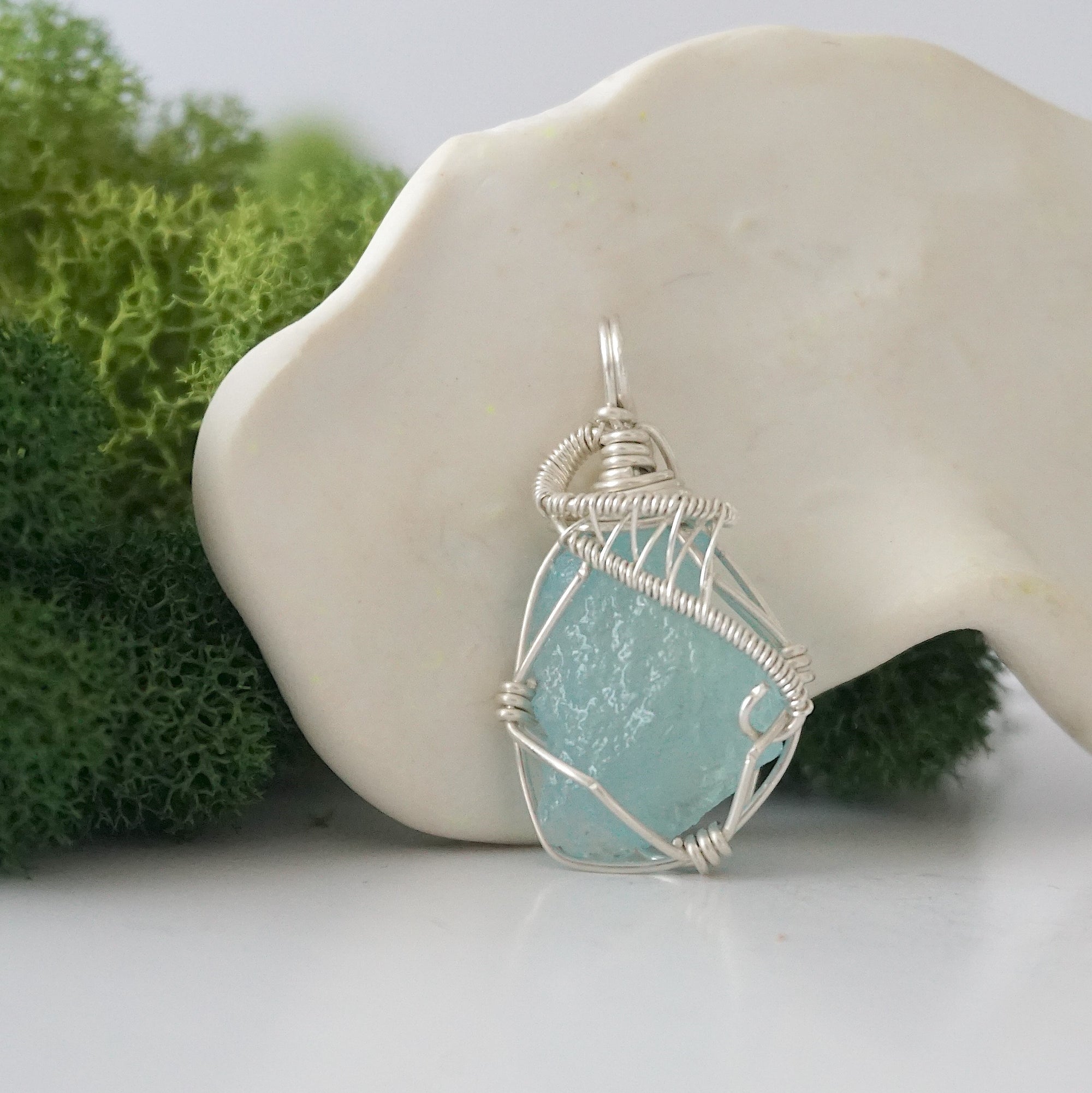 Right side detail of raw aquamarine crystal pendant — intricate 925 sterling silver wire weaving technique, handcrafted artisan wire wrapped jewelry, Designs by Nature Gems